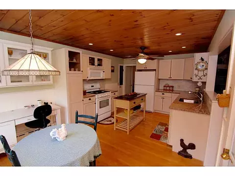 32 Edgewood Ave, Westerly, RI 02891 photo 9