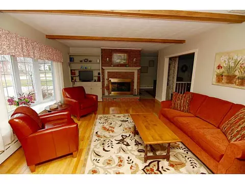 32 Edgewood Ave, Westerly, RI 02891 photo 5