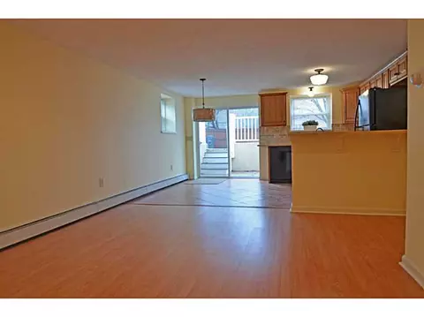 149 Kenyon Ave, Warwick, RI 02886 photo 10