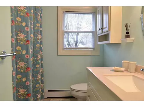 149 Kenyon Ave, Warwick, RI 02886 photo 5