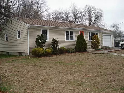 15 Foxcroft Ave, Warwick, RI 02889 photo 1