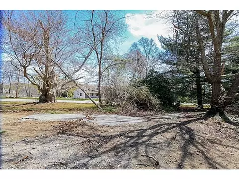 1007 Warwick Neck Ave, Warwick, RI 02889 photo 2