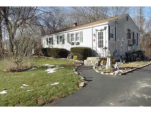 39 Beaver Ave, Warwick, RI 02889 photo 1