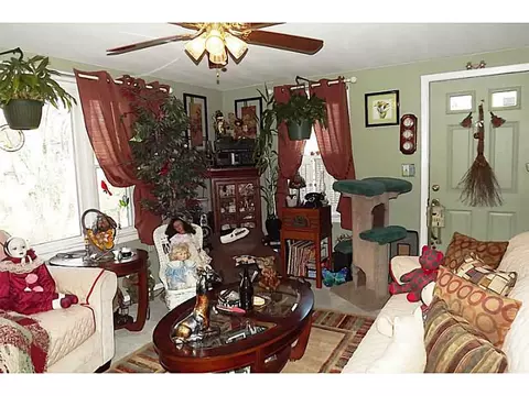 39 Beaver Ave, Warwick, RI 02889 photo 5