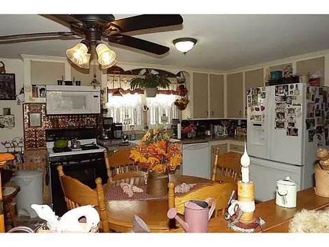 39 Beaver Ave, Warwick, RI 02889 photo 3