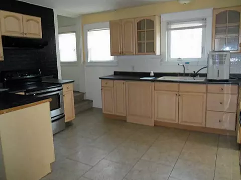 106 Napoleon St, Woonsocket, RI 02895 photo 4