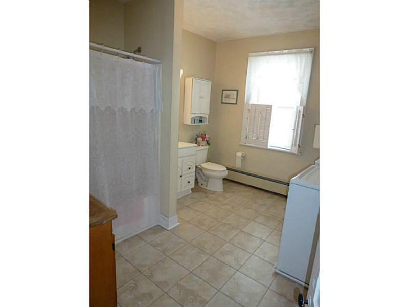 24 Mendon St, Blackstone, MA 01504 photo 8