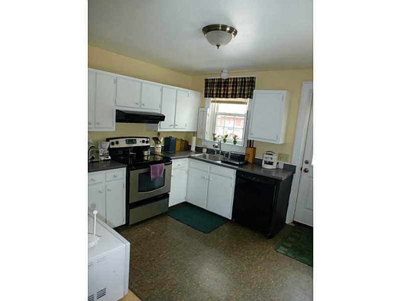 24 Mendon St, Blackstone, MA 01504 photo 2