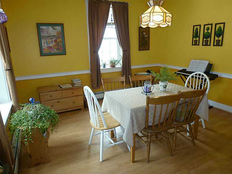 24 Mendon St, Blackstone, MA 01504 photo 3