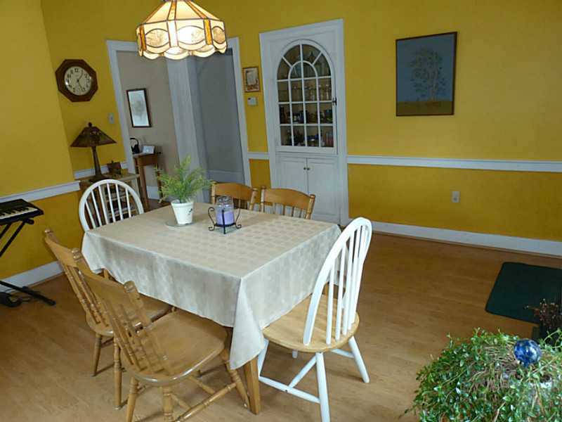 24 Mendon St, Blackstone, MA 01504 photo 4