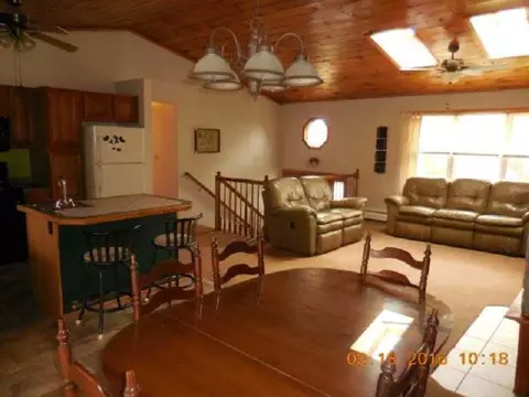 2 Jillian Ct, Warwick, RI 02889 photo 2