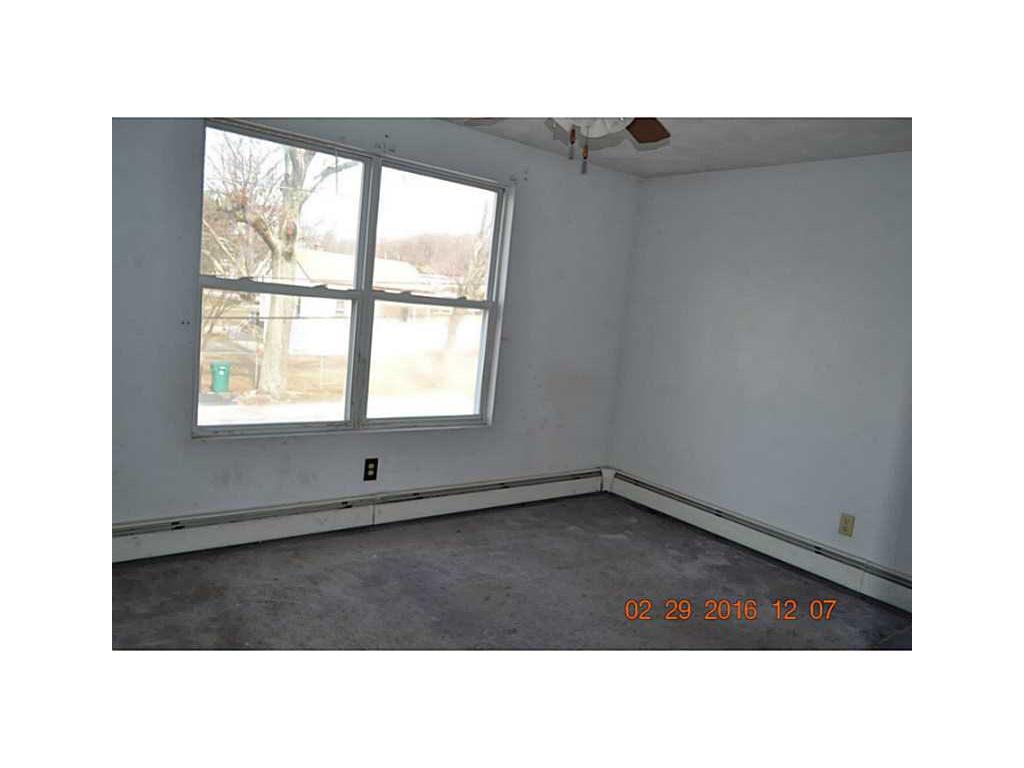 26 Vivian St, Woonsocket, RI 02895 photo 8