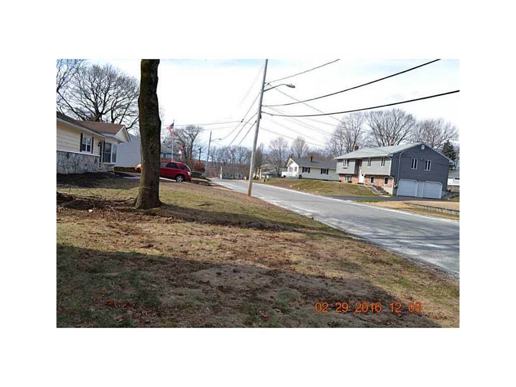 26 Vivian St, Woonsocket, RI 02895 photo 13