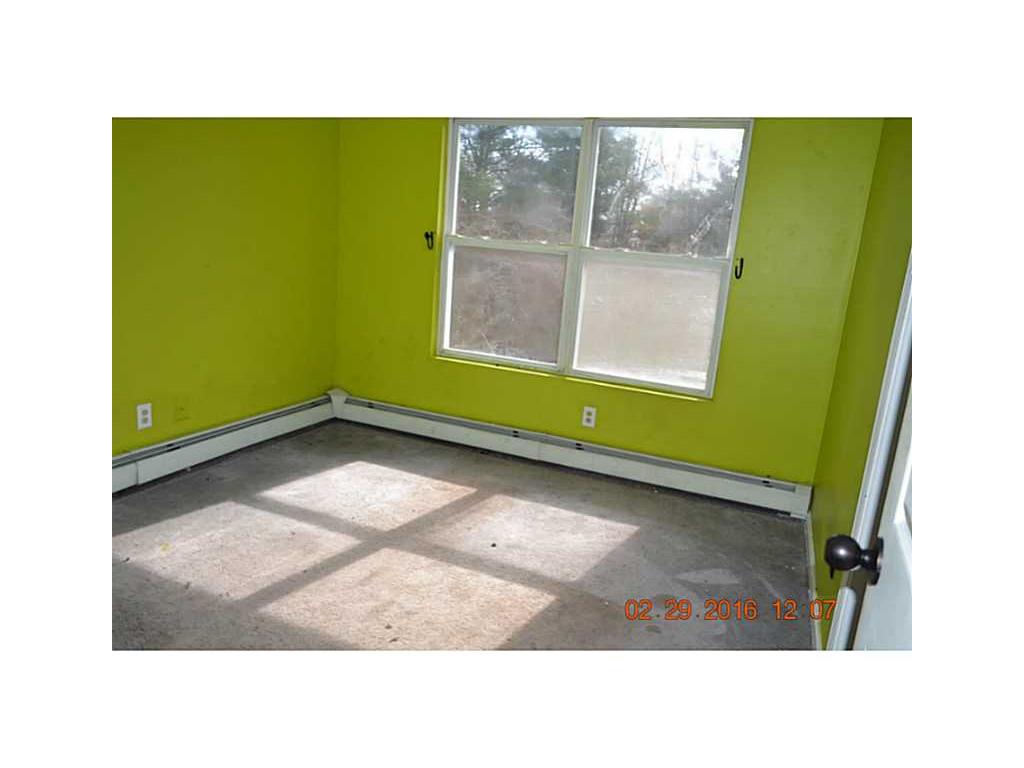 26 Vivian St, Woonsocket, RI 02895 photo 9
