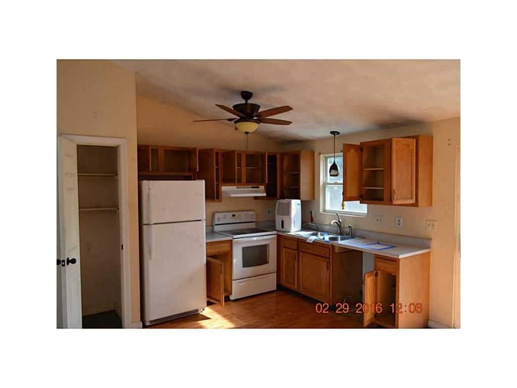 26 Vivian St, Woonsocket, RI 02895 photo 6