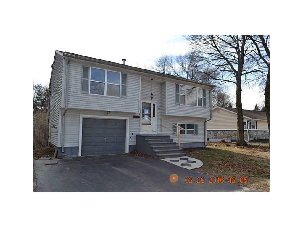 26 Vivian St, Woonsocket, RI 02895 photo 1