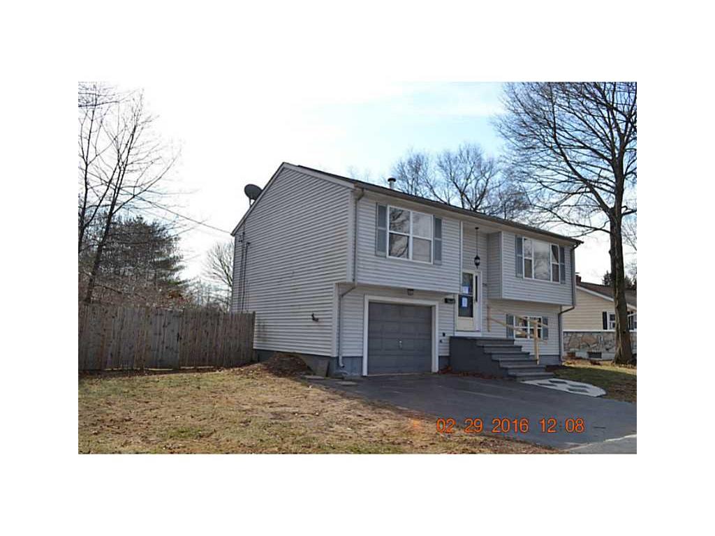 26 Vivian St, Woonsocket, RI 02895 photo 3