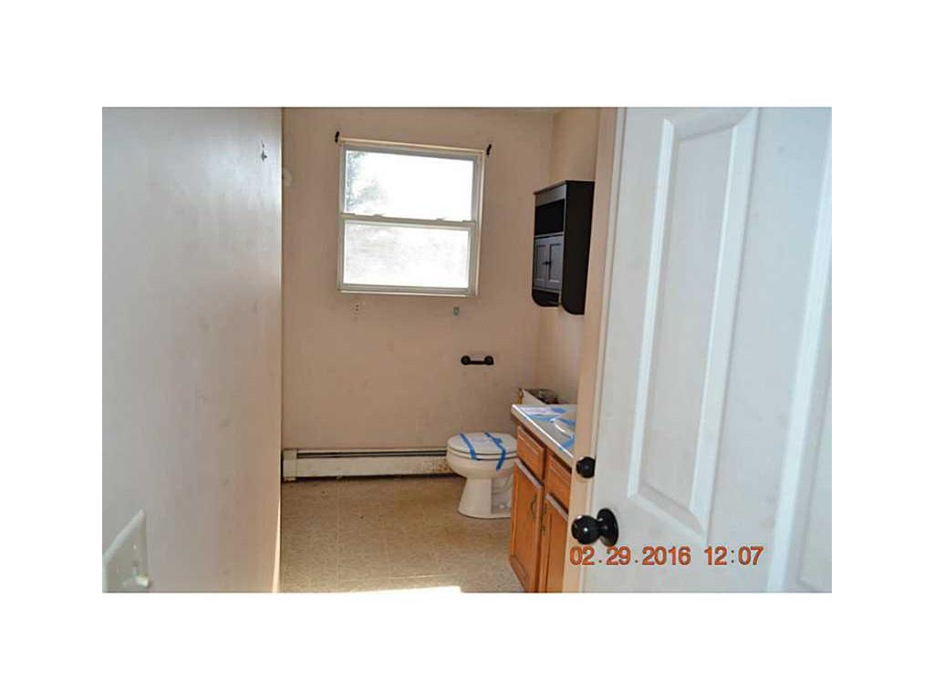 26 Vivian St, Woonsocket, RI 02895 photo 7