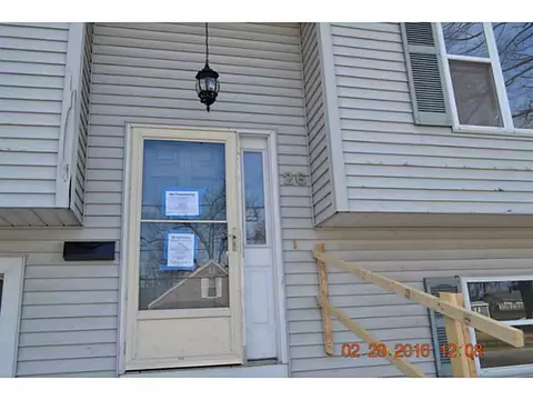 26 Vivian St, Woonsocket, RI 02895 photo 2