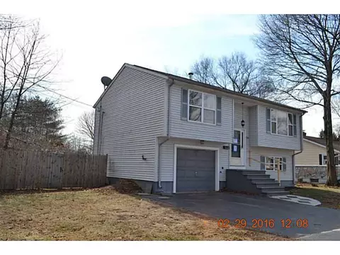 26 Vivian St, Woonsocket, RI 02895 photo 3