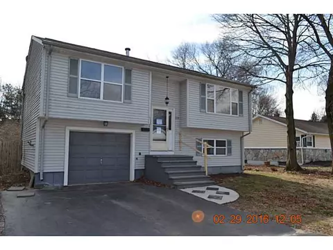 26 Vivian St, Woonsocket, RI 02895 photo 1