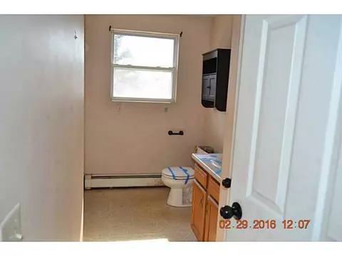 26 Vivian St, Woonsocket, RI 02895 photo 7