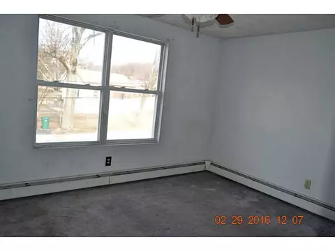 26 Vivian St, Woonsocket, RI 02895 photo 8