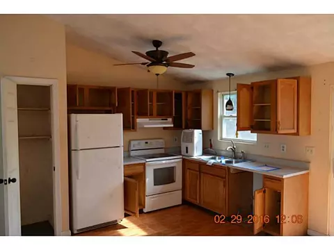26 Vivian St, Woonsocket, RI 02895 photo 6