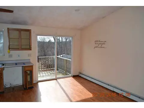 26 Vivian St, Woonsocket, RI 02895 photo 5