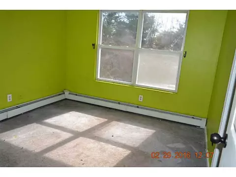 26 Vivian St, Woonsocket, RI 02895 photo 9