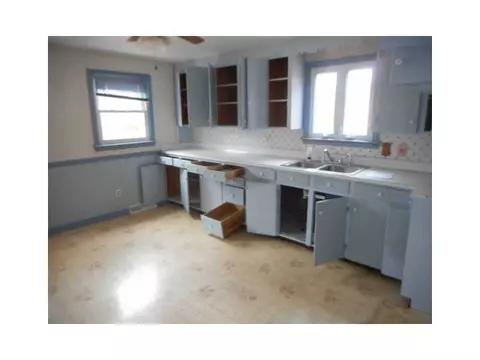34 Ridgeway Dr, Warren, RI 02885 photo 5