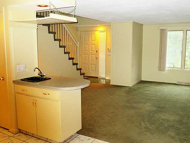 285 Scituate Ave, Cranston, RI 02921 photo 2