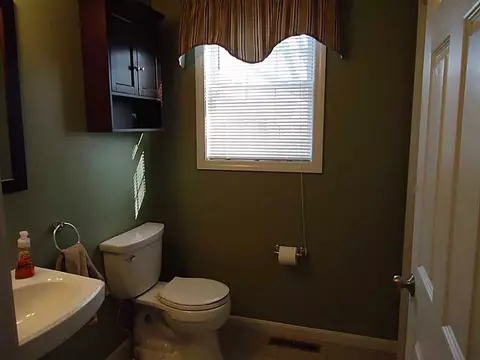 98 Arland Ct, Woonsocket, RI 02895 photo 8