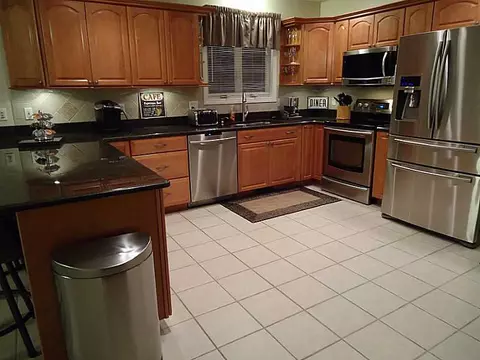 98 Arland Ct, Woonsocket, RI 02895 photo 2