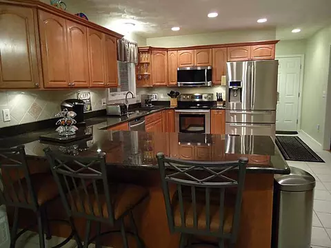 98 Arland Ct, Woonsocket, RI 02895 photo 3