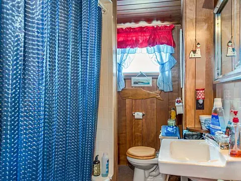 84 Avenue C Ave, Woonsocket, RI 02895 photo 16
