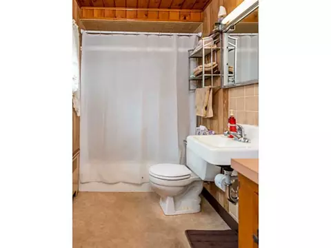 84 Avenue C Ave, Woonsocket, RI 02895 photo 9