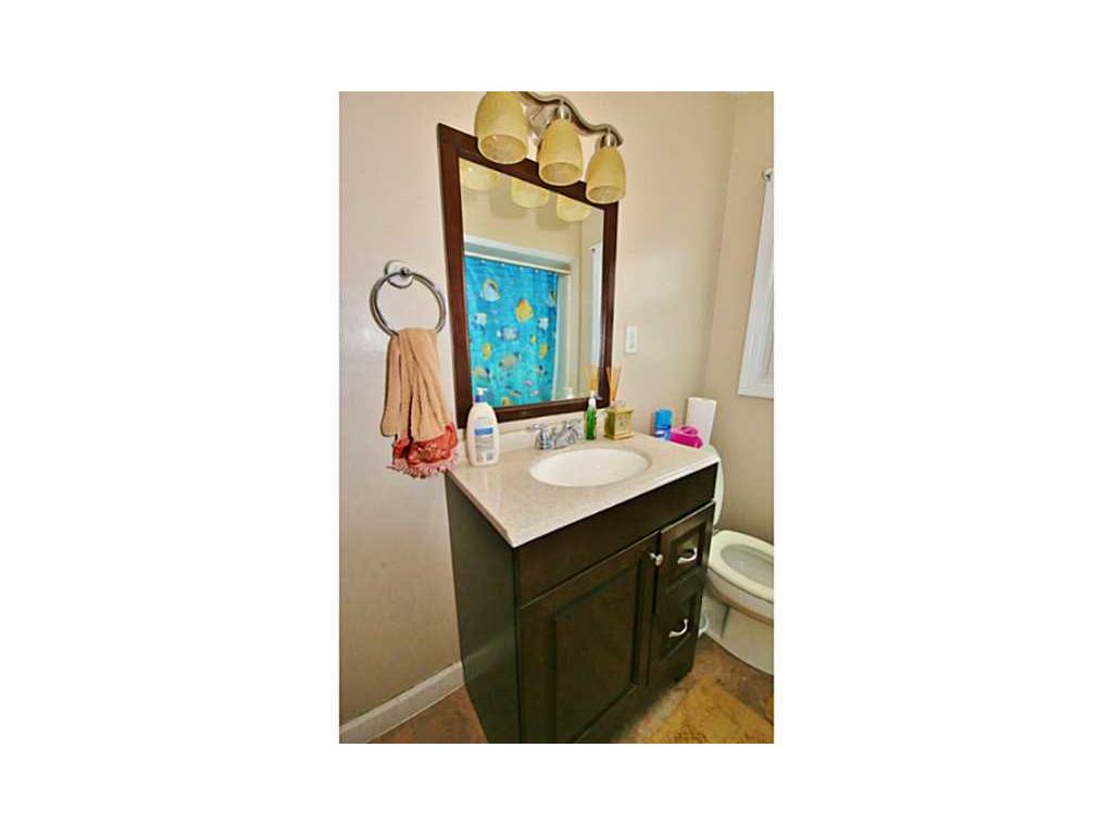 44 Arlington St, Woonsocket, RI 02895 photo 4