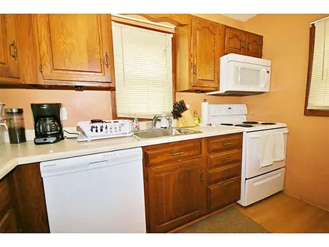 44 Arlington St, Woonsocket, RI 02895 photo 3