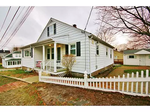 44 Arlington St, Woonsocket, RI 02895 photo 1