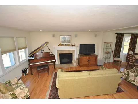 28 Coastwind Dr, Westerly, RI 02891 photo 4