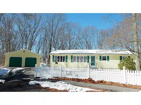 4 Frances Ct, Coventry, RI 02816 photo 1