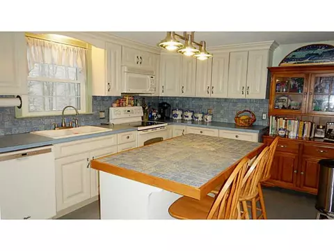 4 Frances Ct, Coventry, RI 02816 photo 4