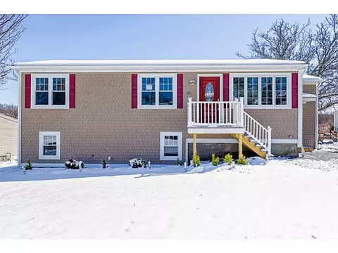 30 Levesque St, Warwick, RI 02886 photo 1