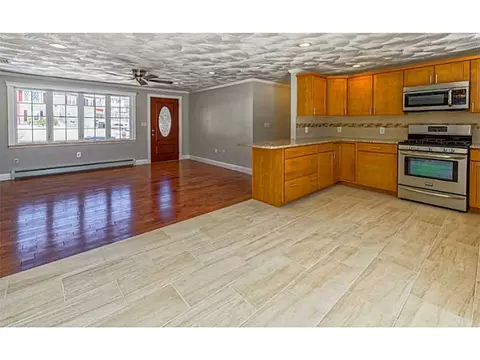30 Levesque St, Warwick, RI 02886 photo 6