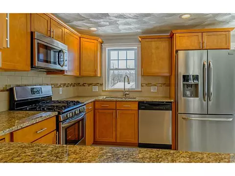 30 Levesque St, Warwick, RI 02886 photo 4