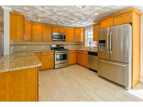 30 Levesque St, Warwick, RI 02886 photo 5