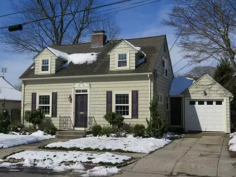 9 Friendly Dr, Warwick, RI 02888 photo 1