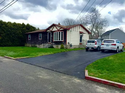 18 Colonial Dr, Warren, RI 02885 photo 3