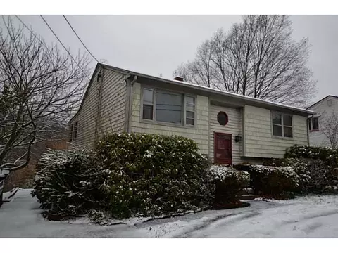 3 Ichabod Ln, Westerly, RI 02891 photo 1